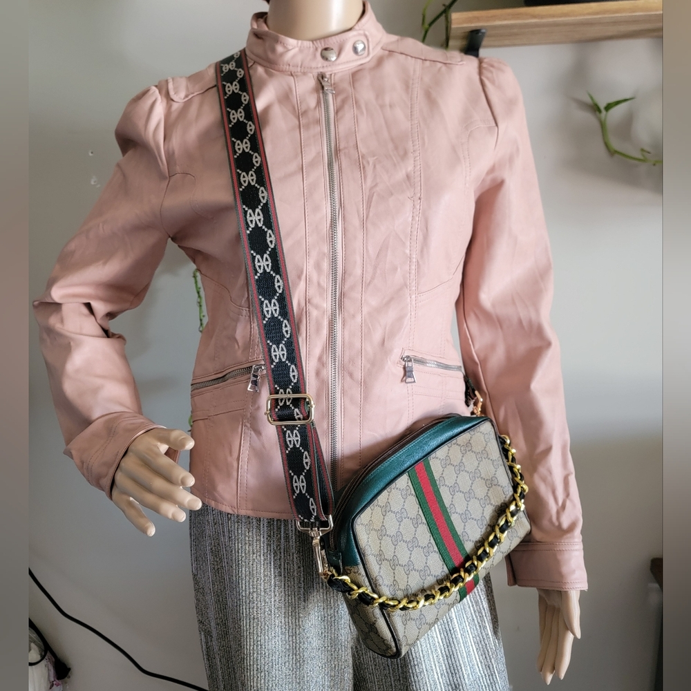 Firm✅️ RARE Authentic Gucci Supreme Web Clutch Bag